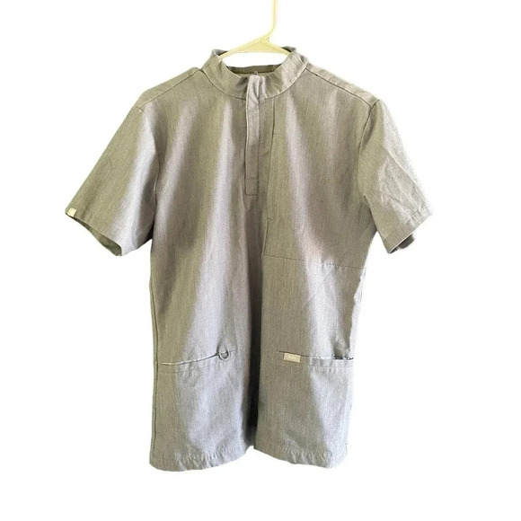 Figs Technical Collection Men's Gray Short Sleeve 1/4 Zip Shirt Size Small - Picture 1 of 4